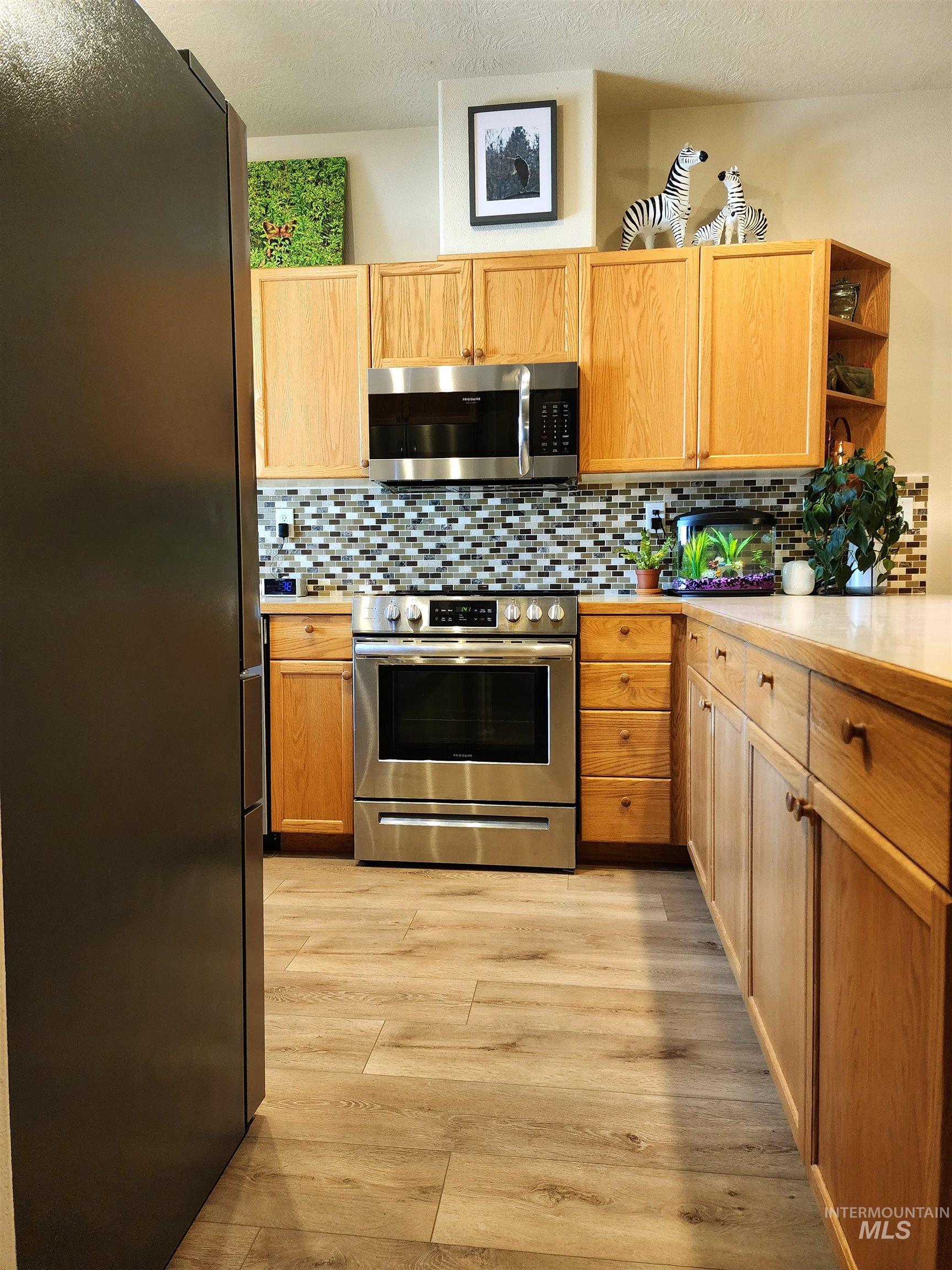 3287 N Aster