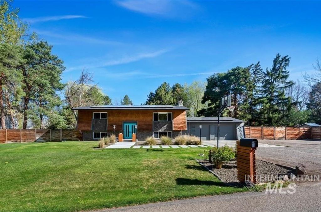 Photo of 10080 W La Hontan Dr, Boise, ID 83709 (MLS # 98981276)