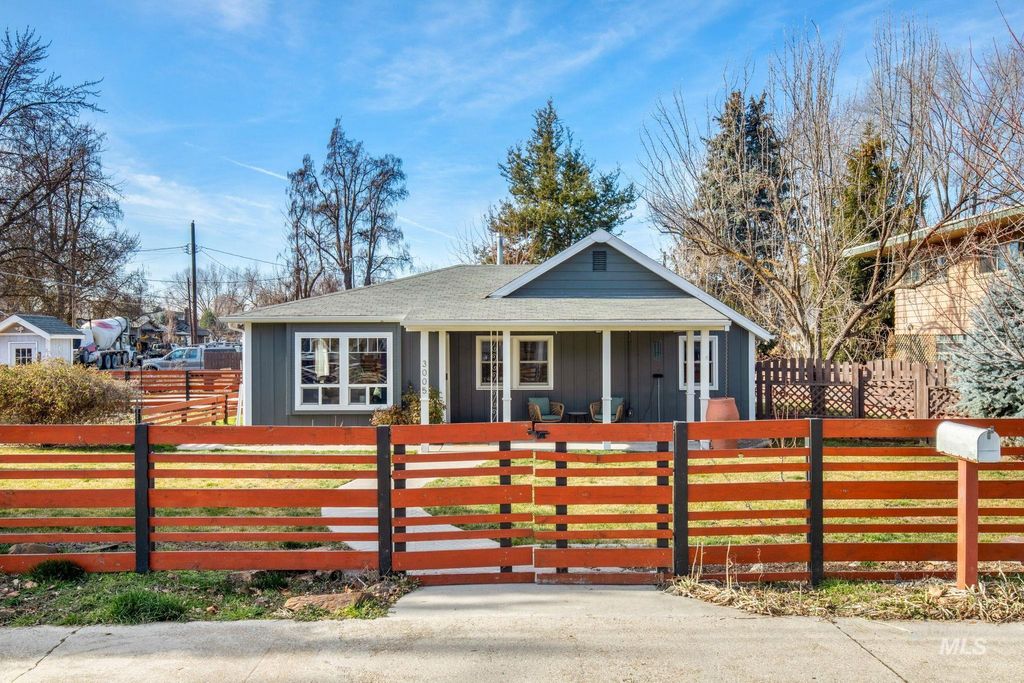 Photo of 3005 N 28th St, Boise, ID 83703 (MLS # 98973801)