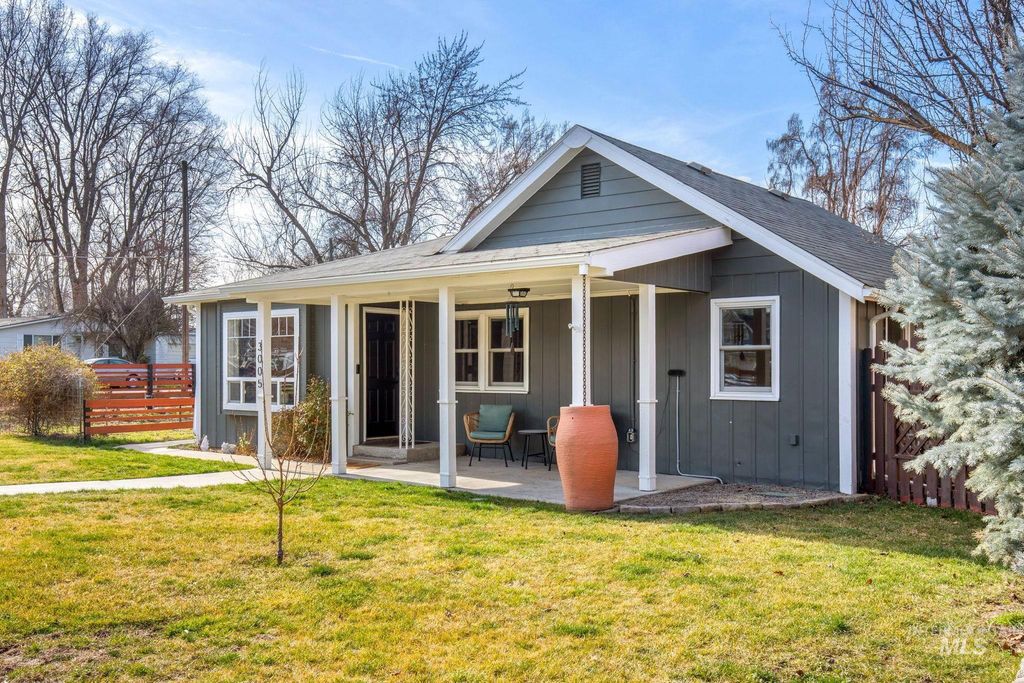 Photo of 3005 N 28th St, Boise, ID 83703 (MLS # 98973801)