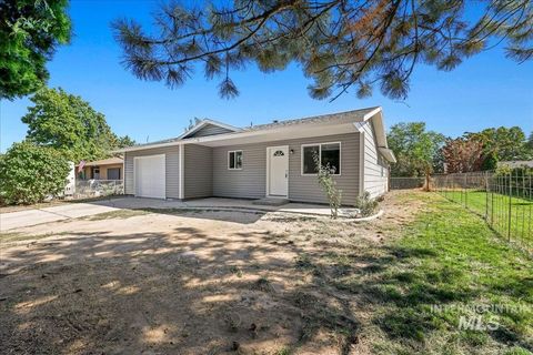 Photo of 1218 N Plateau Ave, Caldwell, ID 83605 (MLS # 98962496)