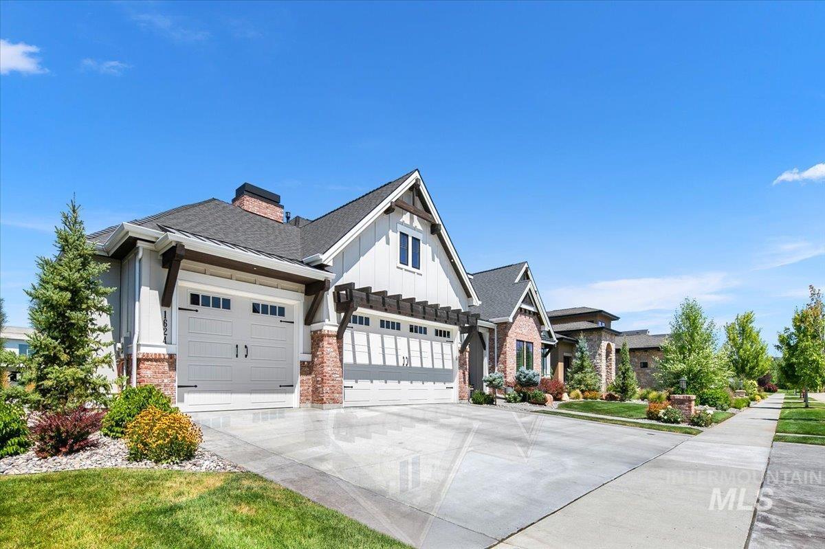 1624 E Crowne Pointe Drive