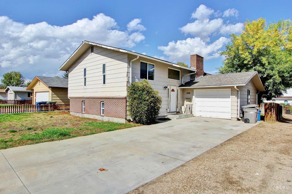Photo of 1990 W Panama St, Boise, ID 83705 (MLS # 98963617)