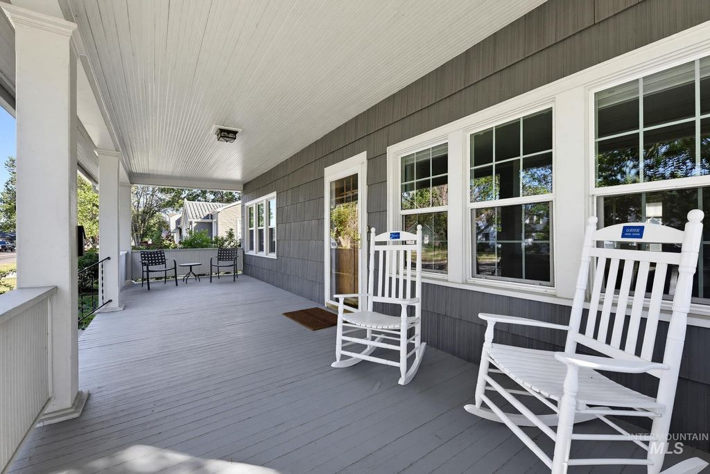 Photo of 1904 Blaine St, Caldwell, ID 83605 (MLS # 98991009)