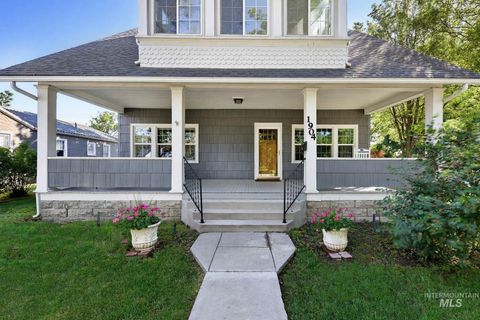 Photo of 1904 Blaine St, Caldwell, ID 83605 (MLS # 98991009)