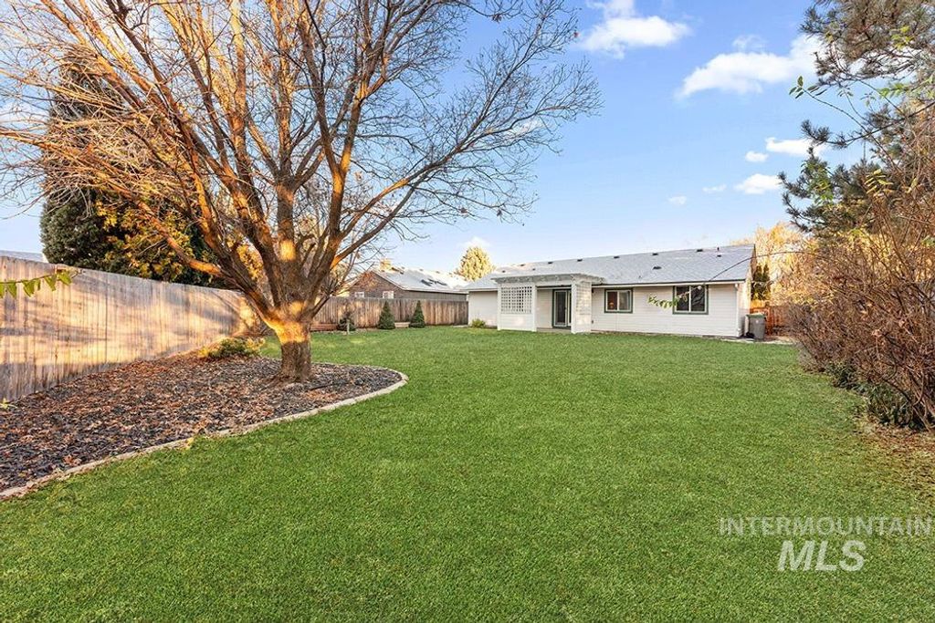 Photo of 5693 S Tecoma Pl, Boise, ID 83716 (MLS # 98969075)