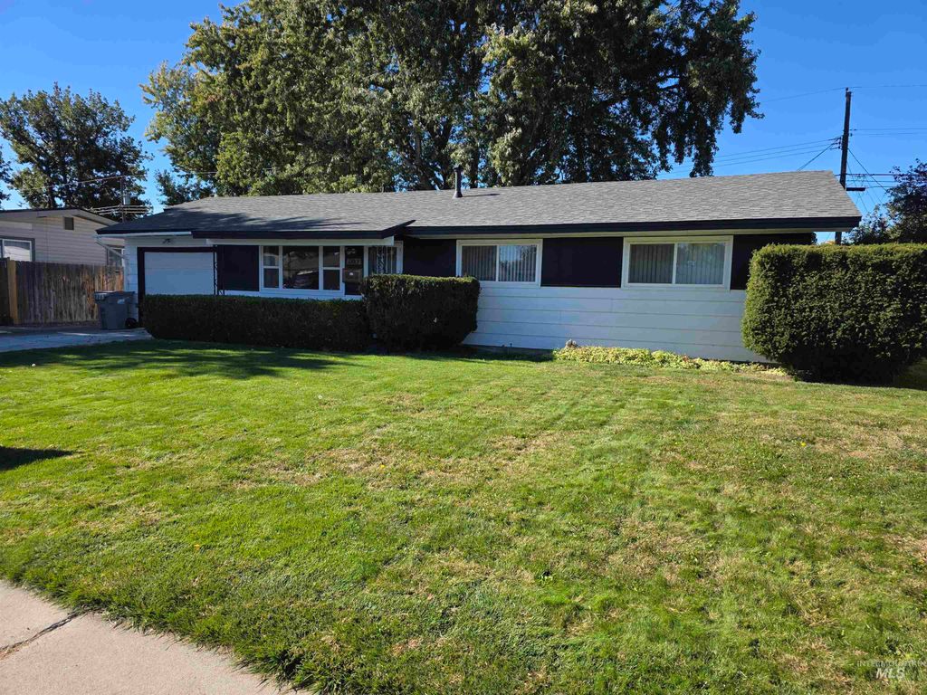 Photo of 1185 Phelps Circle, Mountain Home, ID 83647 (MLS # 98965941)