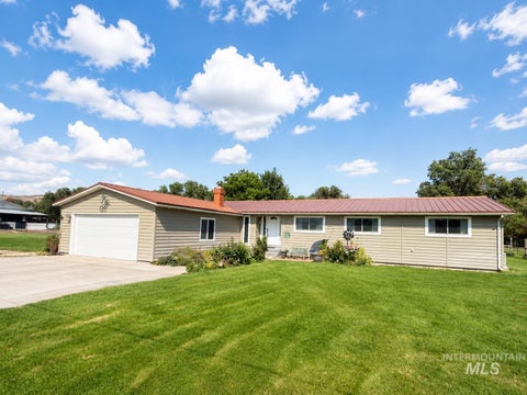 Photo of 678 N Elmore Ave, Glenns Ferry, ID 83623 (MLS # 98996247)