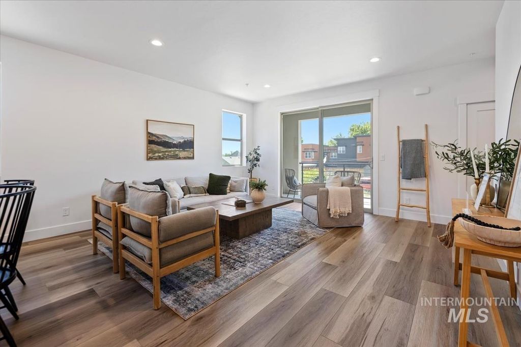 Photo of 1651 W Burlison Ln, Boise, ID 83705 (MLS # 98964405)