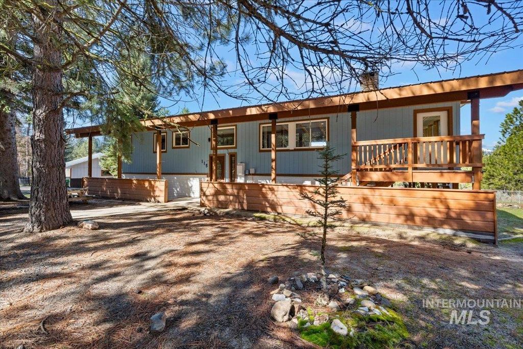 Photo of 115 Par Drive, Cascade, ID 83611 (MLS # 98982760)