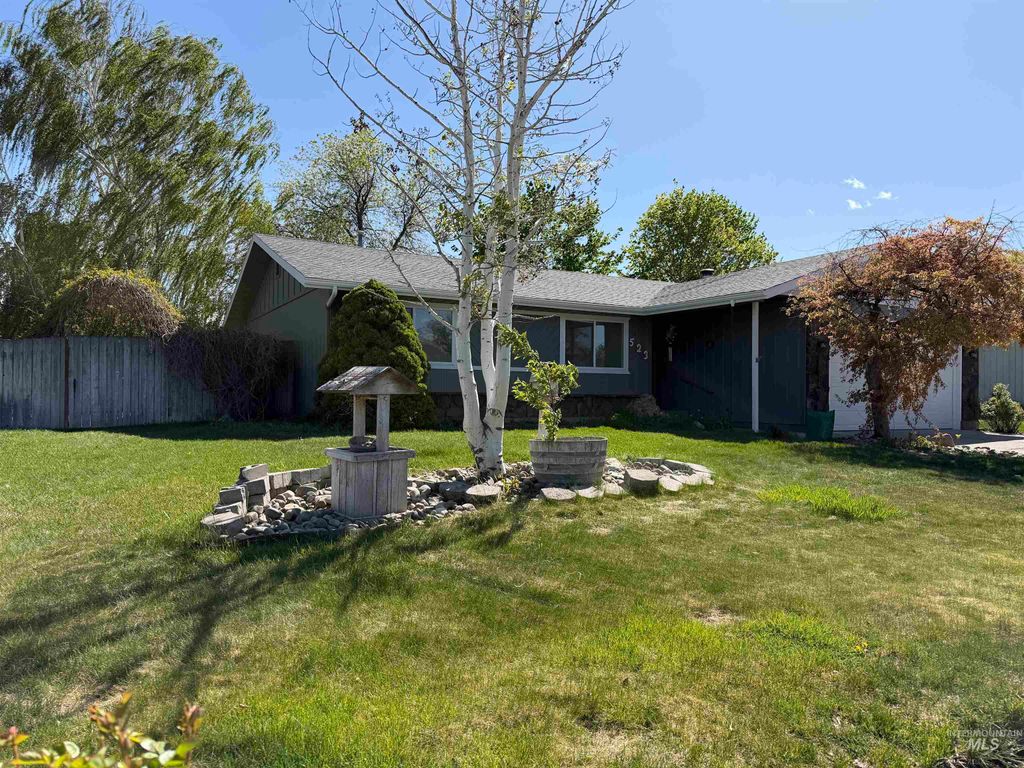 Photo of 523 Park Meadows Cir, Twin Falls, ID 83301 (MLS # 98983656)