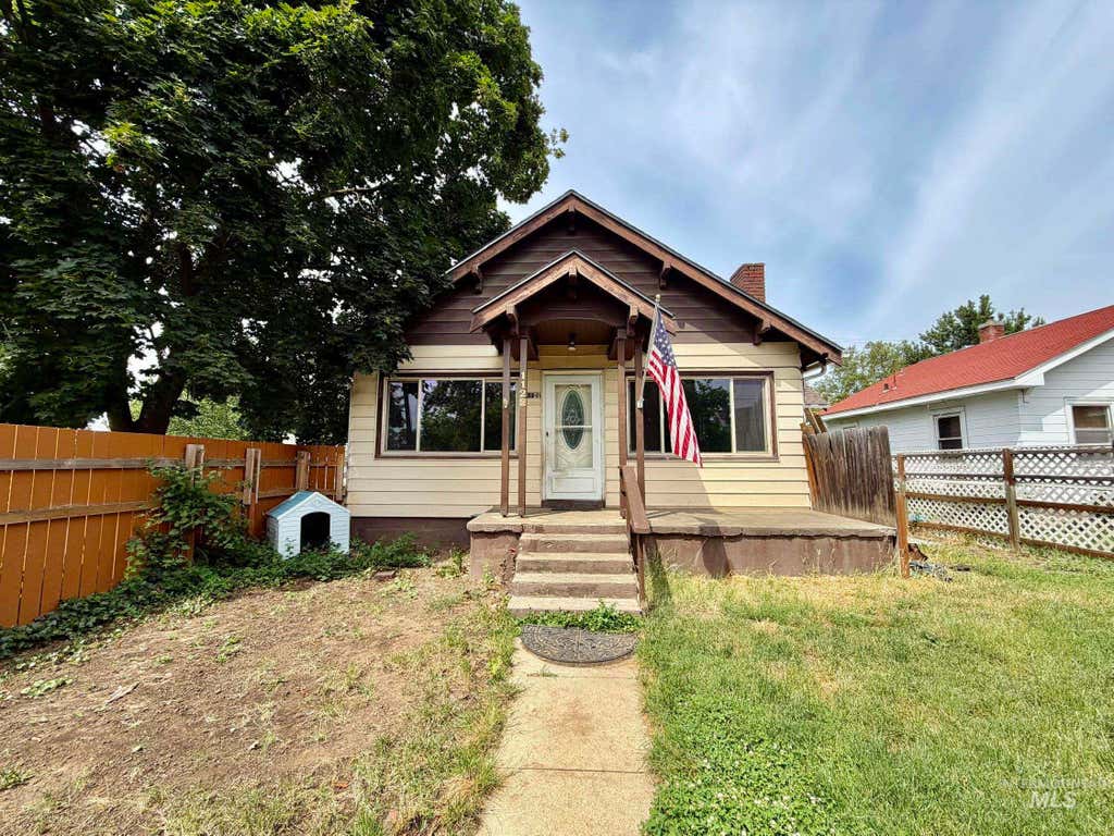 Photo of 1122 11th St, Lewiston, ID 83501 (MLS # 98992146)