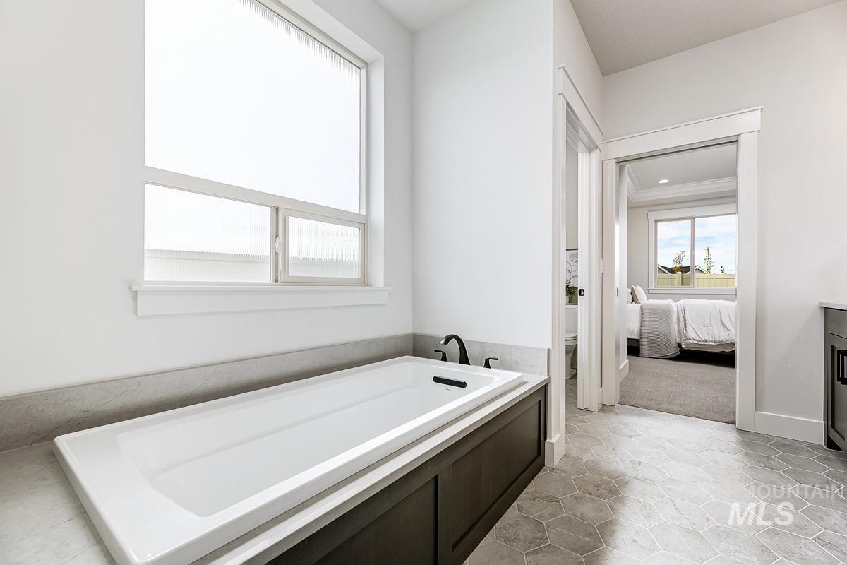 Ensuite bathroom with a bath and toilet