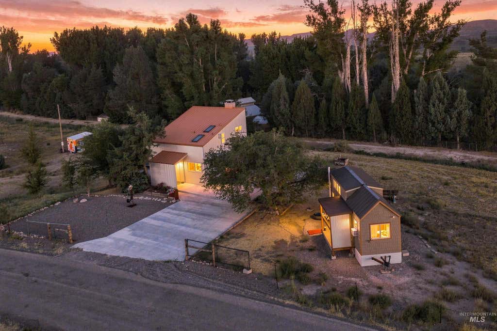 Photo of 32337 Belle Ave, Bruneau, ID 83604 (MLS # 98996821)