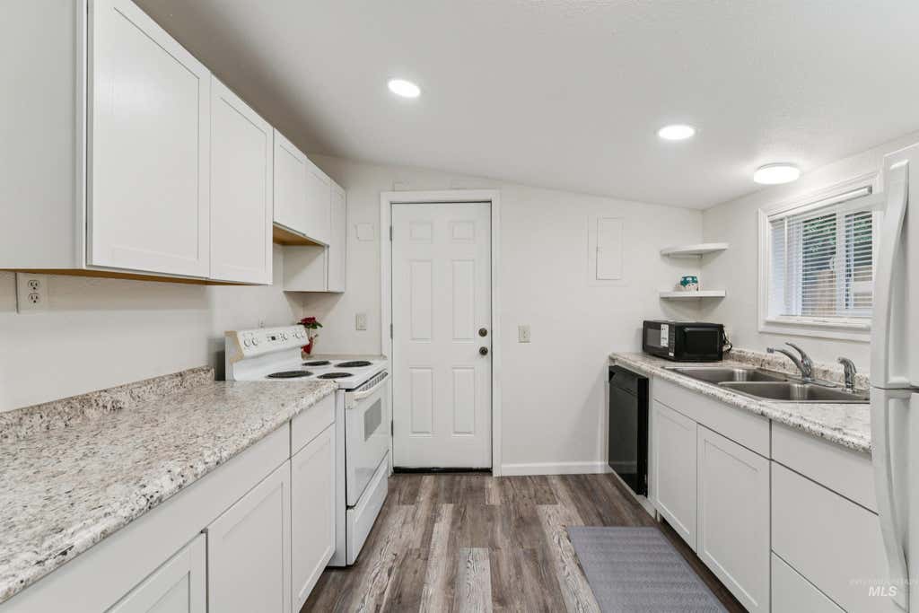 Photo of 504 14th Ave N Ave, Nampa, ID 83687 (MLS # 98994318)