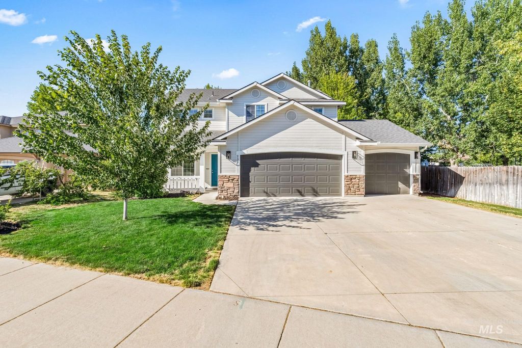 Photo of 232 E Producer Drive, Meridian, ID 83646 (MLS # 98973842)