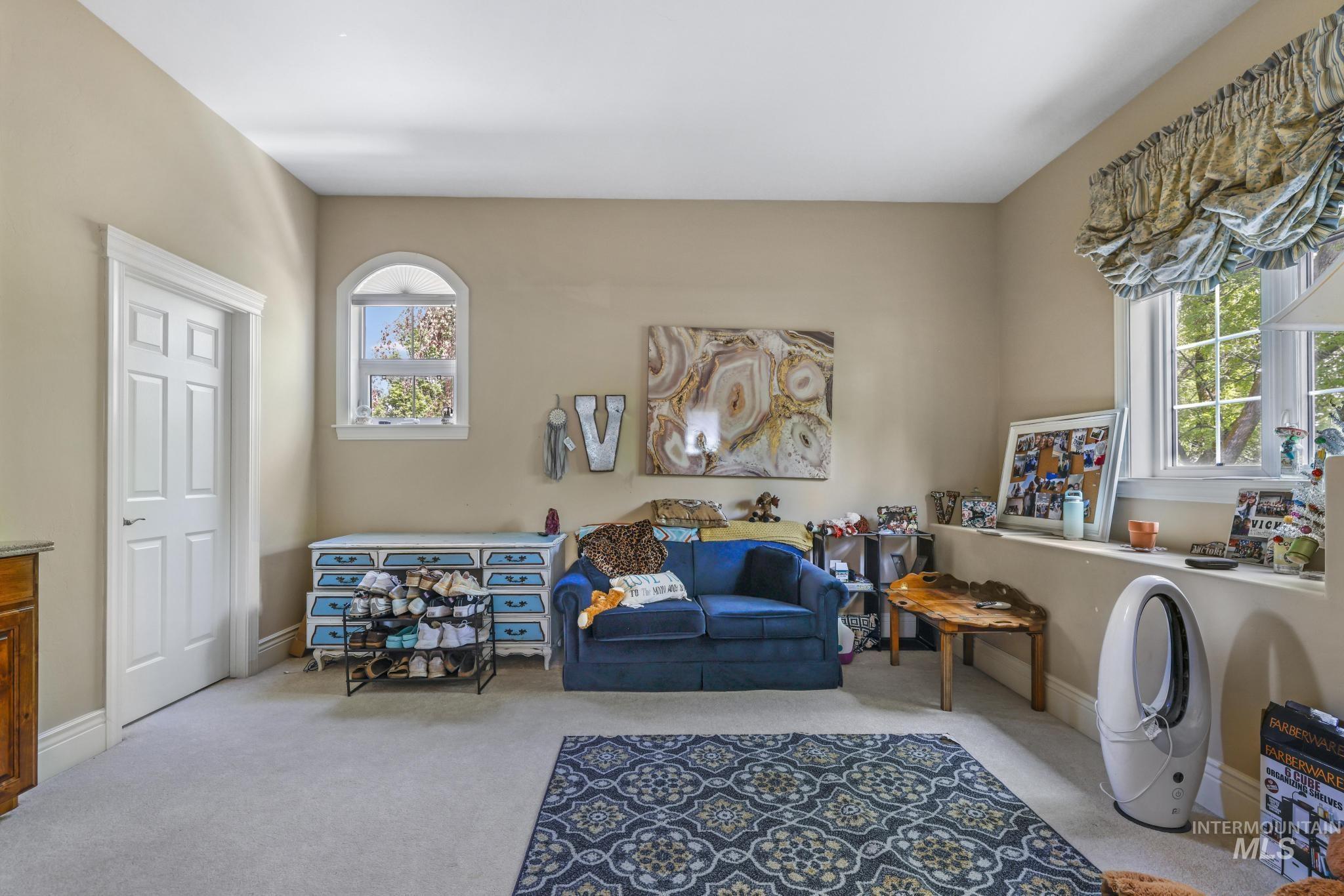 Sitting room featuring carpet