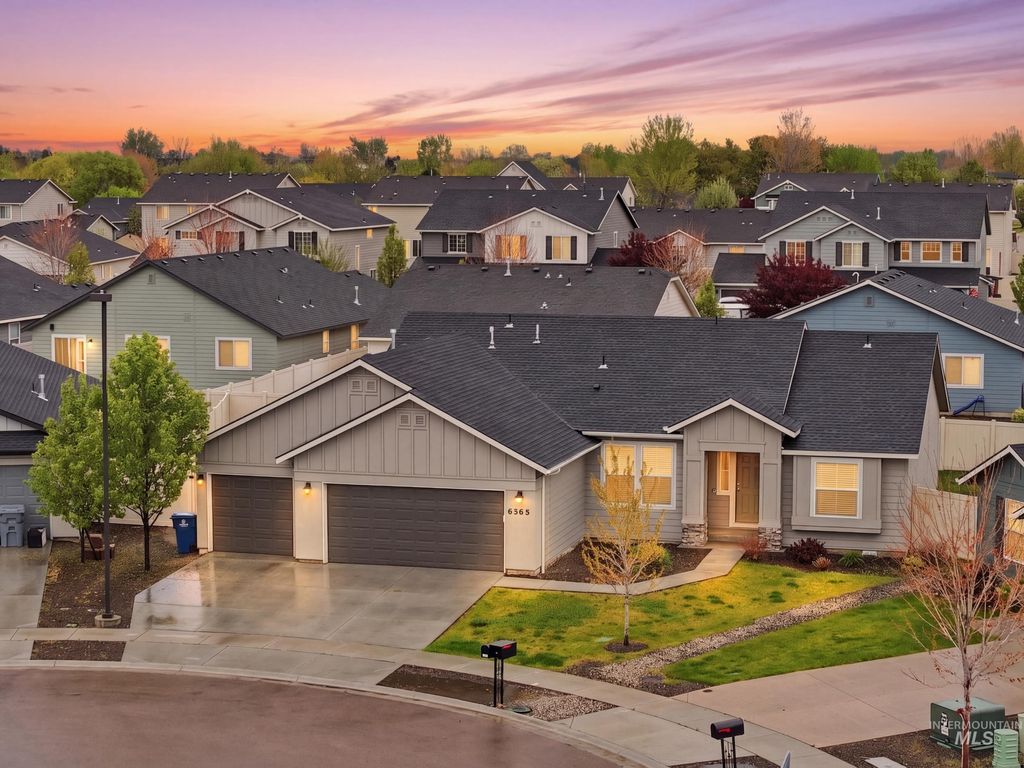 Photo of 8365 E Harpster Ct, Nampa, ID 83687 (MLS # 98982152)