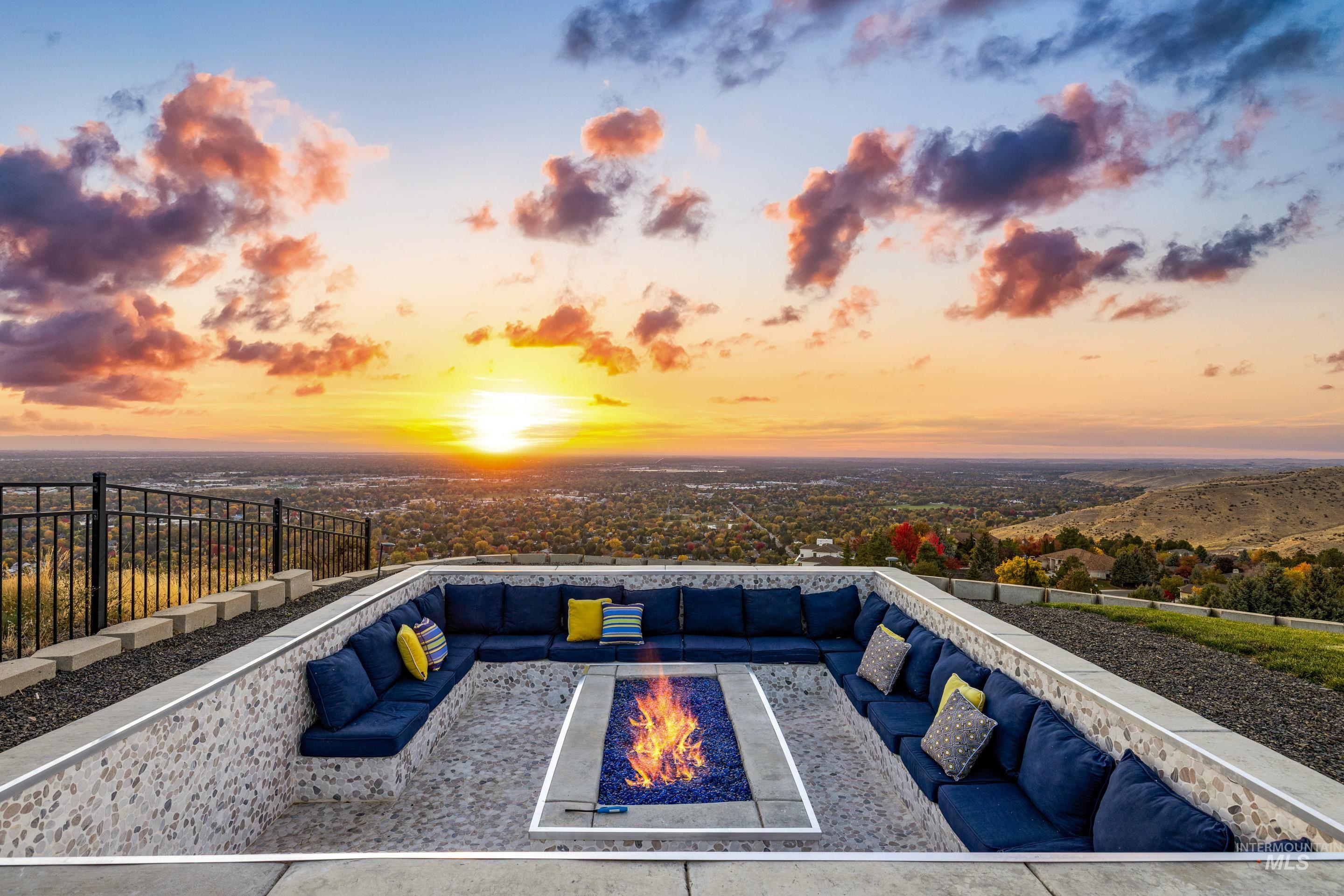 4906 North Quail Summit Place