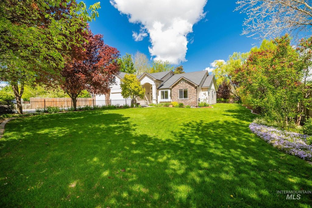 Photo of 8798 W Fircrest Dr, Boise, ID 83704 (MLS # 98983655)