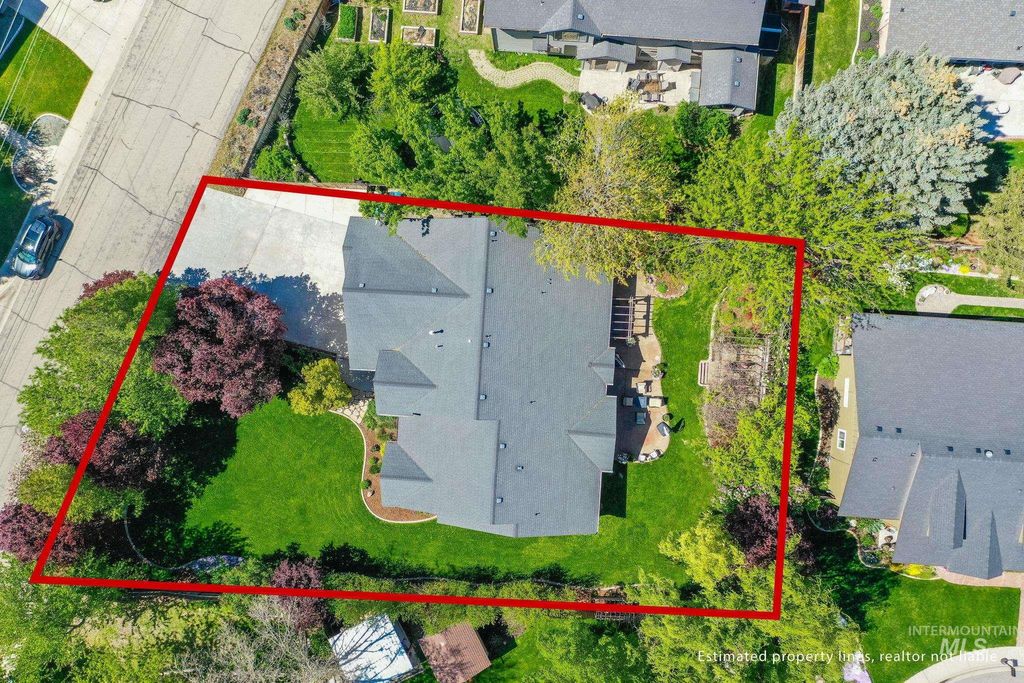 Photo of 8798 W Fircrest Dr, Boise, ID 83704 (MLS # 98983655)