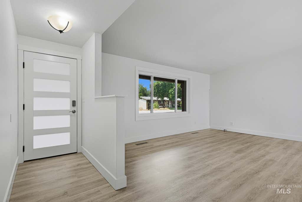 Photo of 7826 W Westover Drive, Boise, ID 83704 (MLS # 98995693)