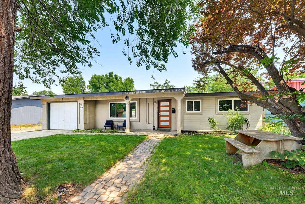 Photo of 7826 W Westover Drive, Boise, ID 83704 (MLS # 98995693)