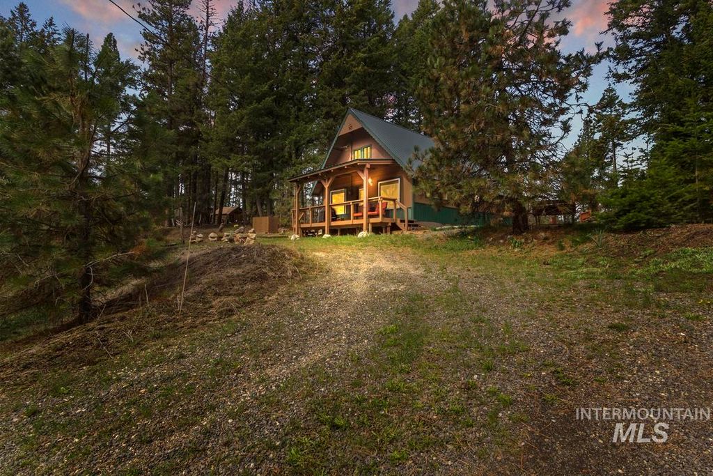 Photo of 46 Blue Spruce Lane, Cascade, ID 83611 (MLS # 98982915)