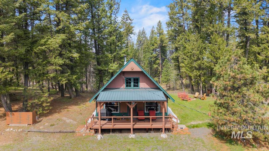 Photo of 46 Blue Spruce Lane, Cascade, ID 83611 (MLS # 98982915)