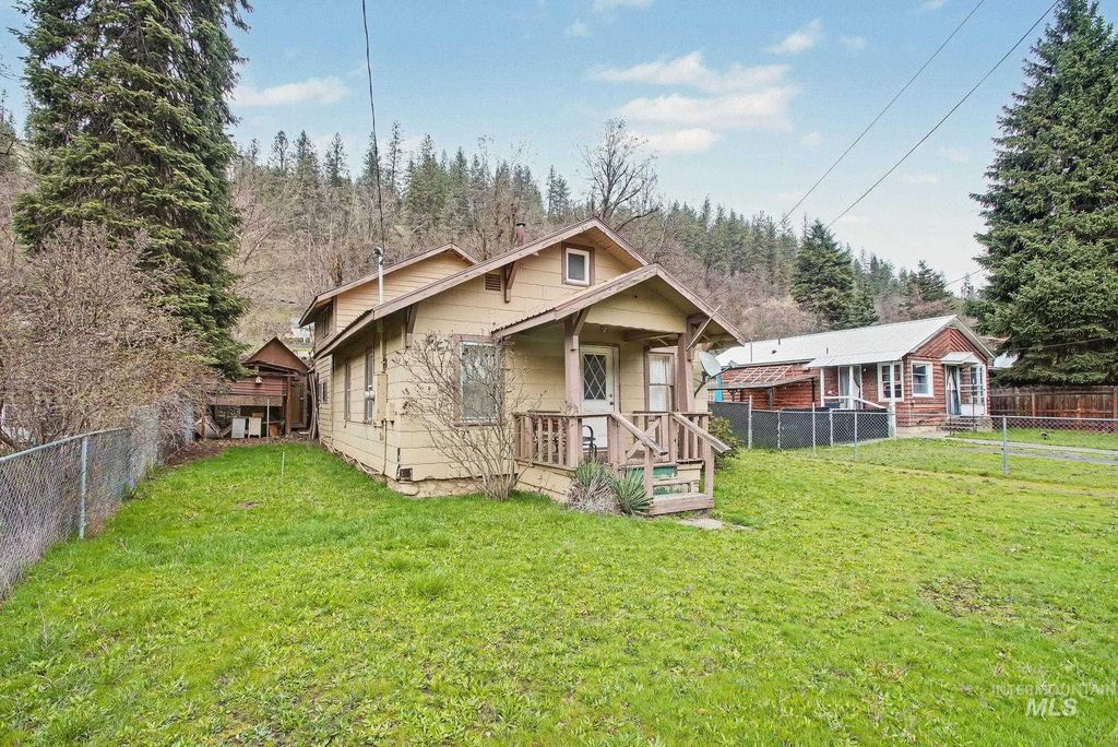 Photo of 1250 Michigan Avenue, Orofino, ID 83544 (MLS # 98979479)