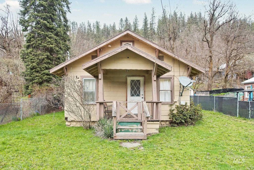 Photo of 1250 Michigan Avenue, Orofino, ID 83544 (MLS # 98979479)