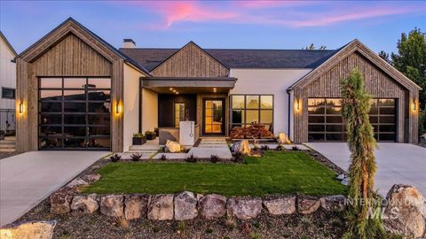 Photo of 1110 N Arrano Farms Ln, Eagle, ID 83616 (MLS # 98964942)