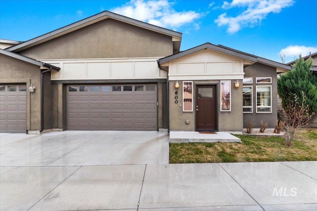 Photo of 600 N Escalade Pl, Nampa, ID 83651 (MLS # 98978111)