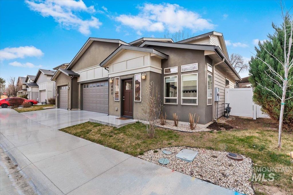 Photo of 600 N Escalade Pl, Nampa, ID 83651 (MLS # 98978111)