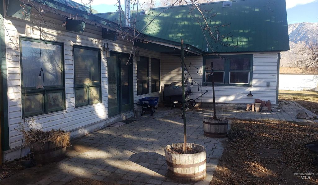 Photo of 214 W Pine St, Mackay, ID 83251 (MLS # 98969973)