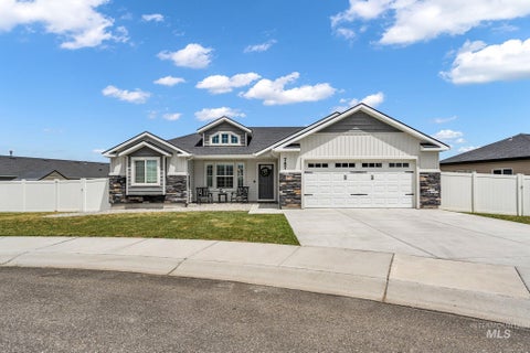 Photo of 747 Kanner Ct, Twin Falls, ID 83301 (MLS # 98989416)