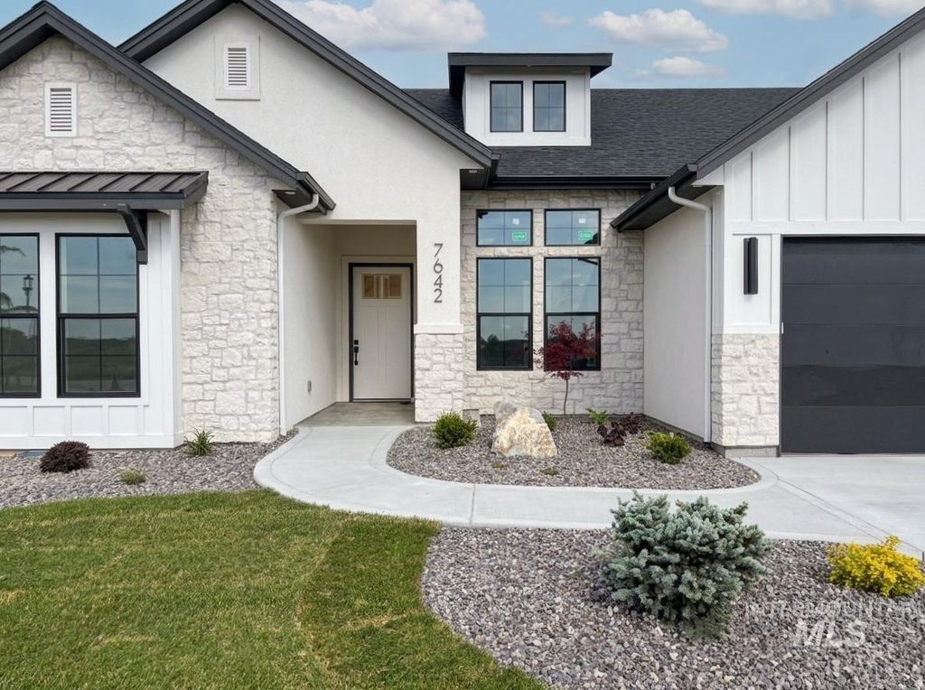 Photo of 7642 Newcastle DR, Nampa, ID 83687 (MLS # 98984957)
