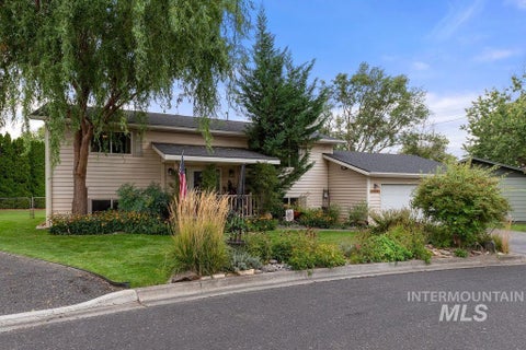 Photo of 3509 7th St E ST, Lewiston, ID 83501 (MLS # 99001069)
