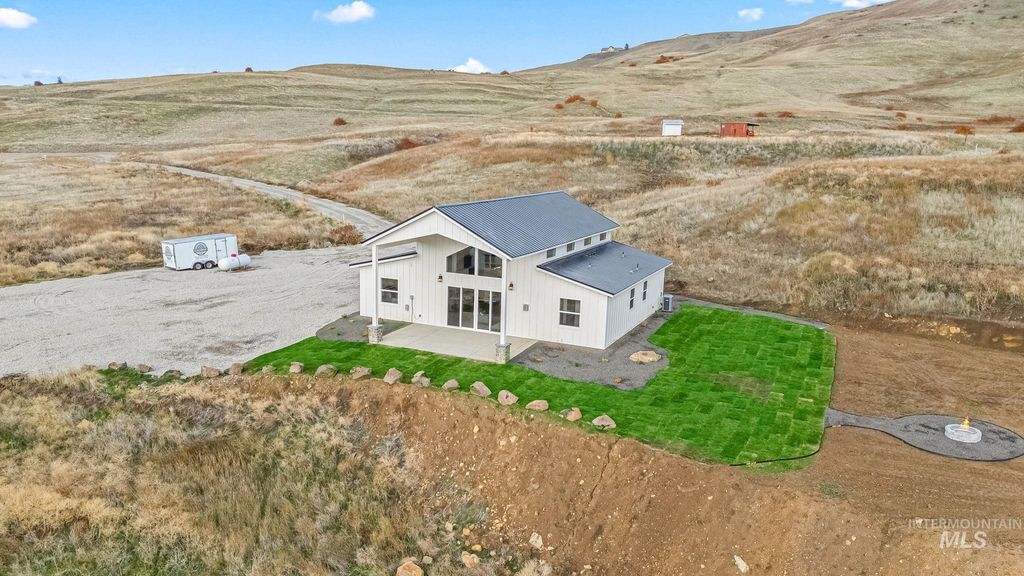 Photo of 6 Margarets Way, Horseshoe Bend, ID 83629 (MLS # 98967554)
