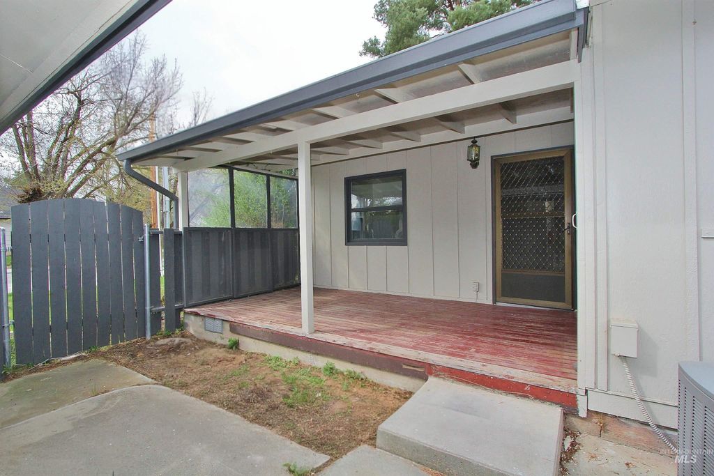 Photo of 1161 S Abbey Circle, Boise, ID 83705 (MLS # 98979614)