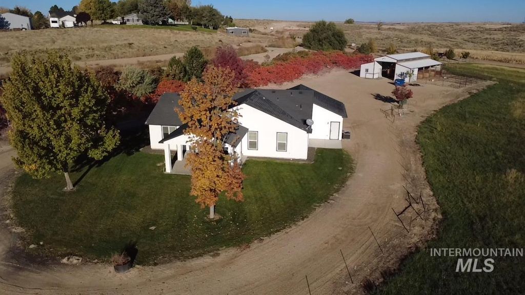 Photo of 26938 Breakaway Ln, Caldwell, ID 83607 (MLS # 98975443)