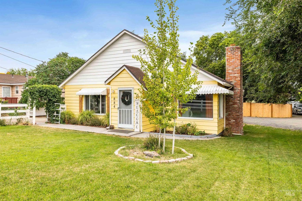Photo of 884 Washington St. S ST, Twin Falls, ID 83301 (MLS # 98995162)