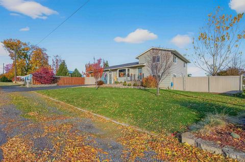 Photo of 3829 15th St, Lewiston, ID 83501 (MLS # 98967118)