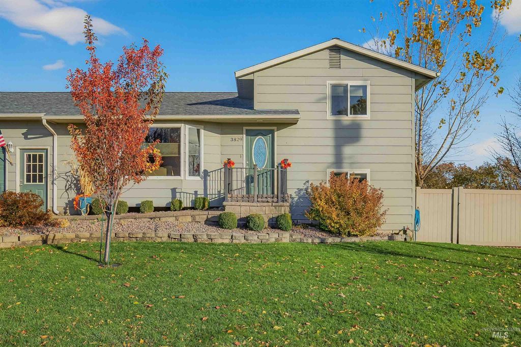 Photo of 3829 15th St, Lewiston, ID 83501 (MLS # 98967118)