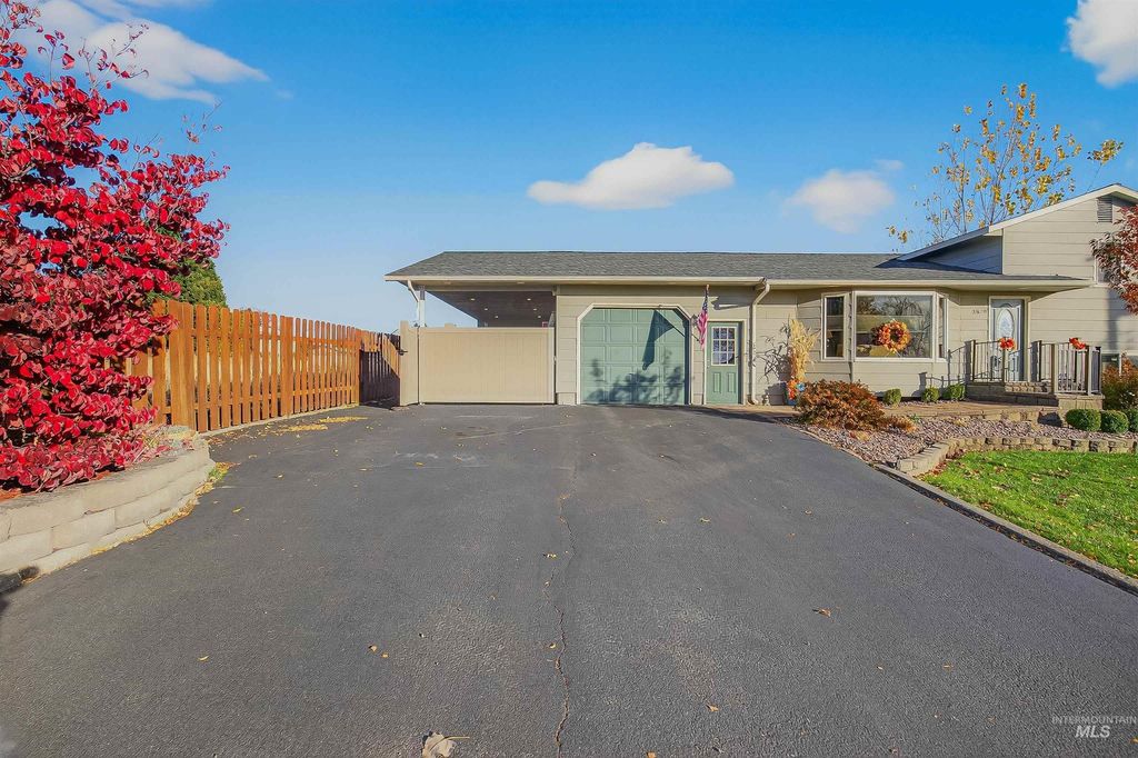 Photo of 3829 15th St, Lewiston, ID 83501 (MLS # 98967118)