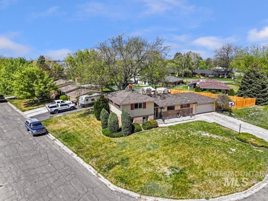 Photo of 1319 Fremont Dr, Twin Falls, ID 83301 (MLS # 98984294)