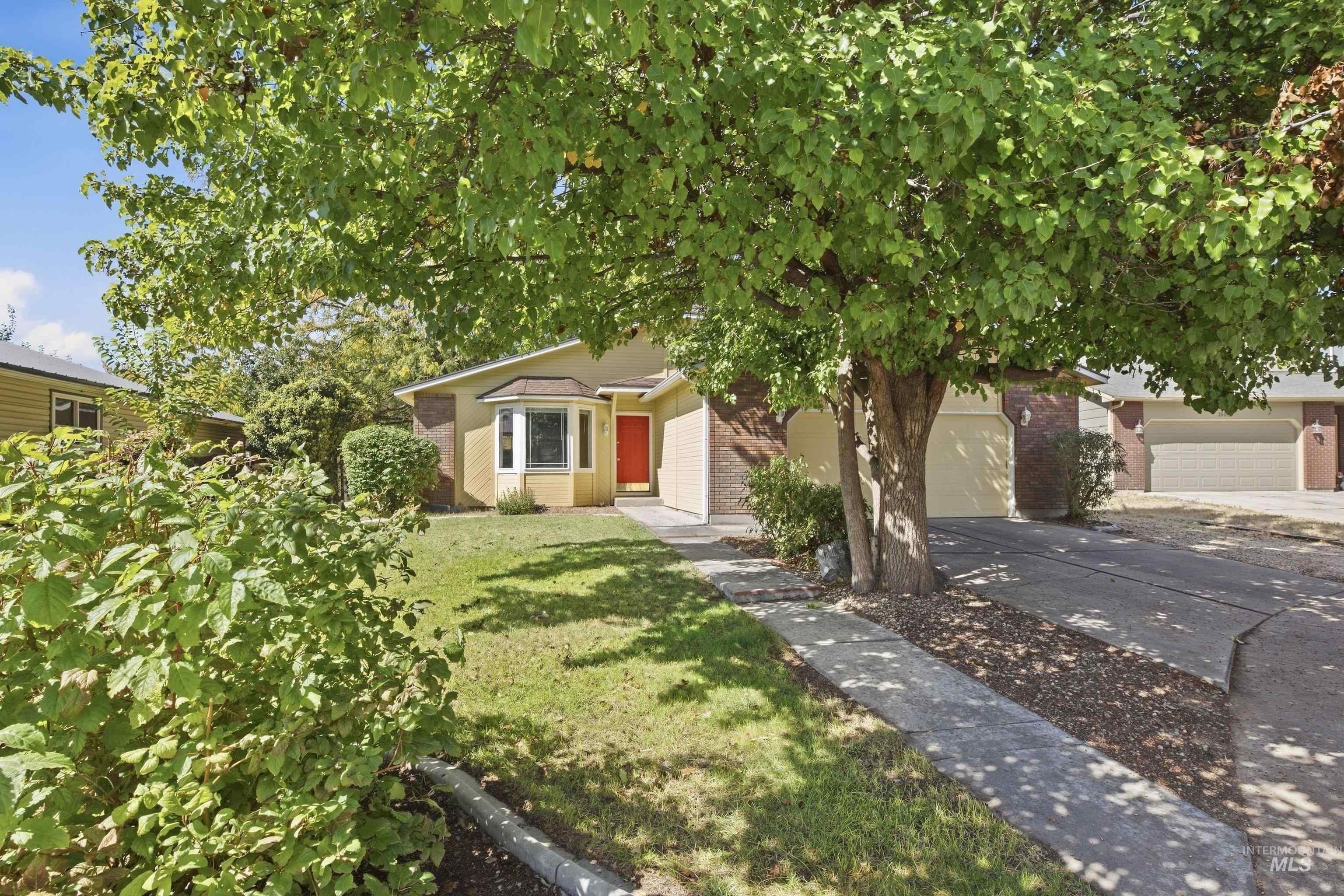 1873 N Tammy Pl