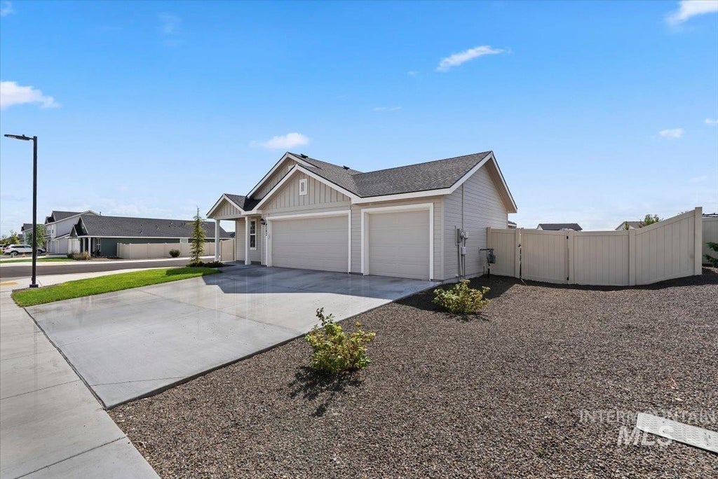 Photo of 14393 Skys End Ct, Caldwell, ID 83607 (MLS # 99000282)