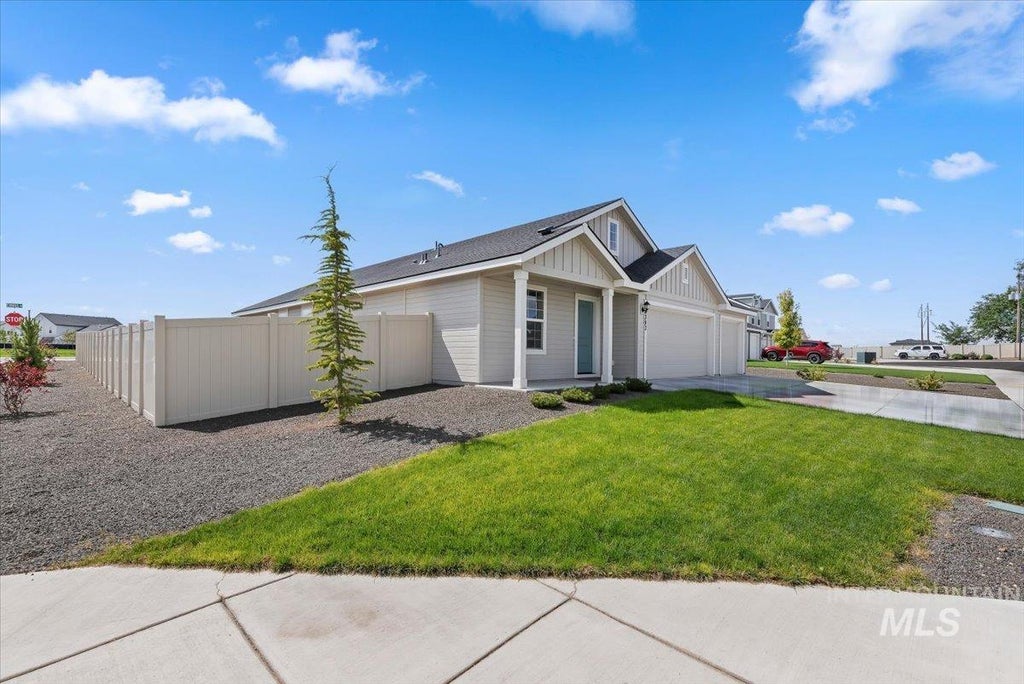 Photo of 14393 Skys End Ct, Caldwell, ID 83607 (MLS # 99000282)