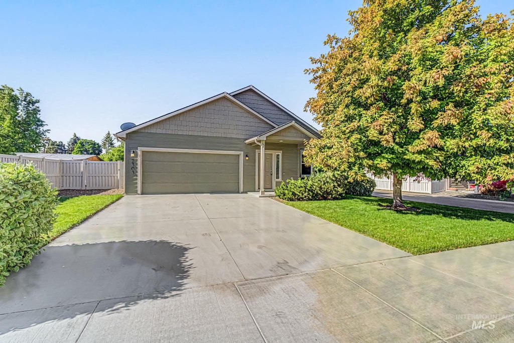 Photo of 2303 E Elm Grove Dr, Nampa, ID 83686 (MLS # 98989235)